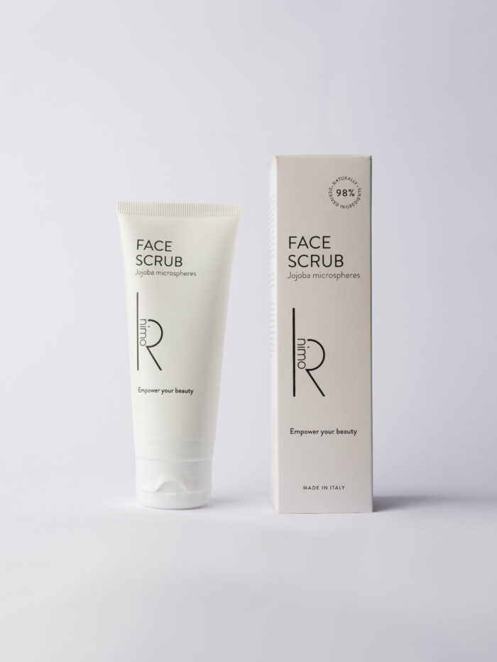 Scrub per fytyren me perla jojobe